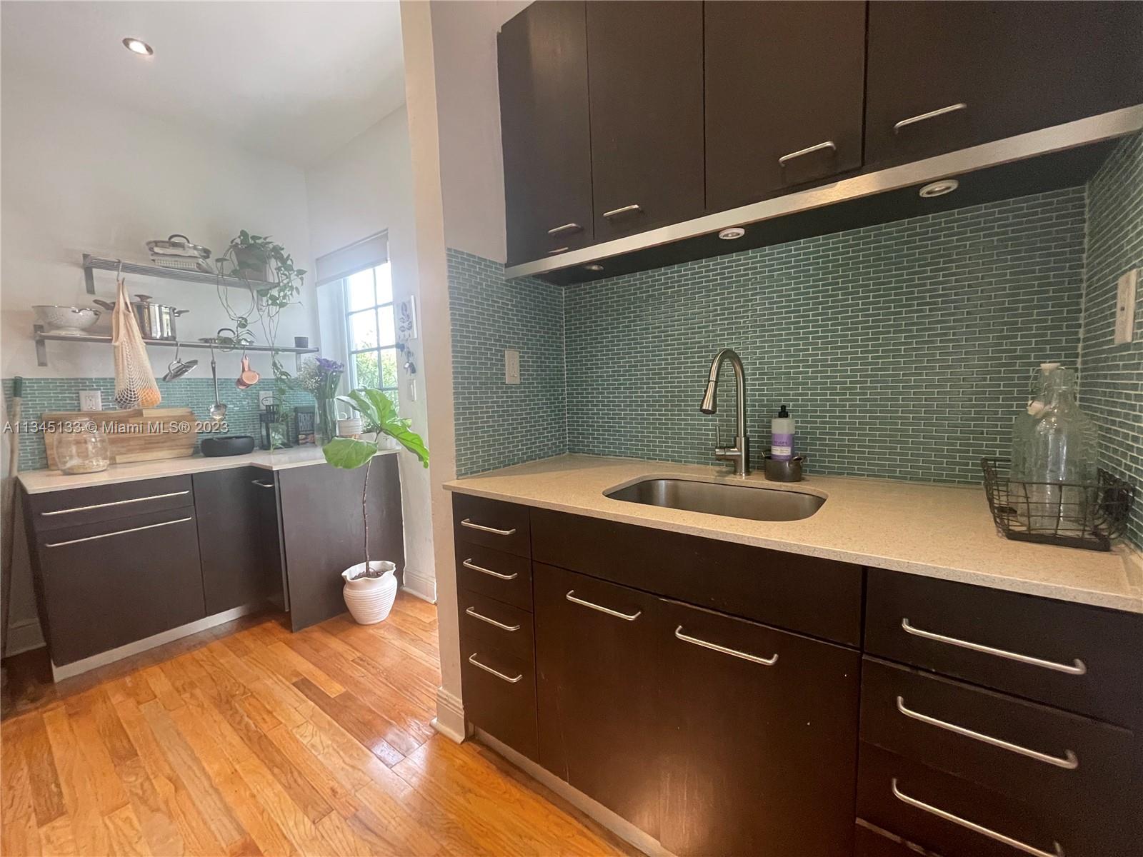 THE PARK VINTAGE CONDO - Residential