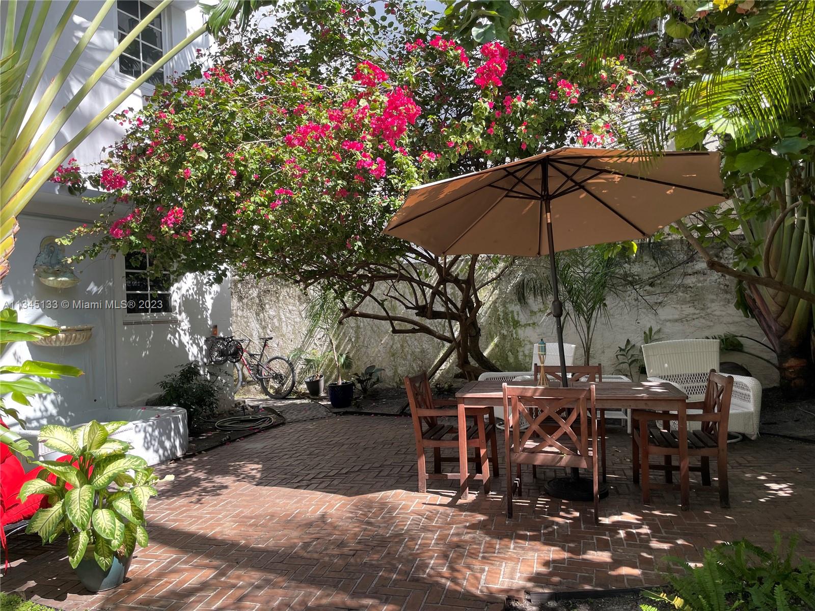 THE PARK VINTAGE CONDO - Residential