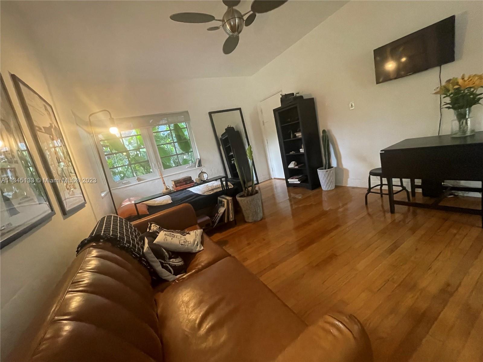 THE PARK VINTAGE CONDO - Residential