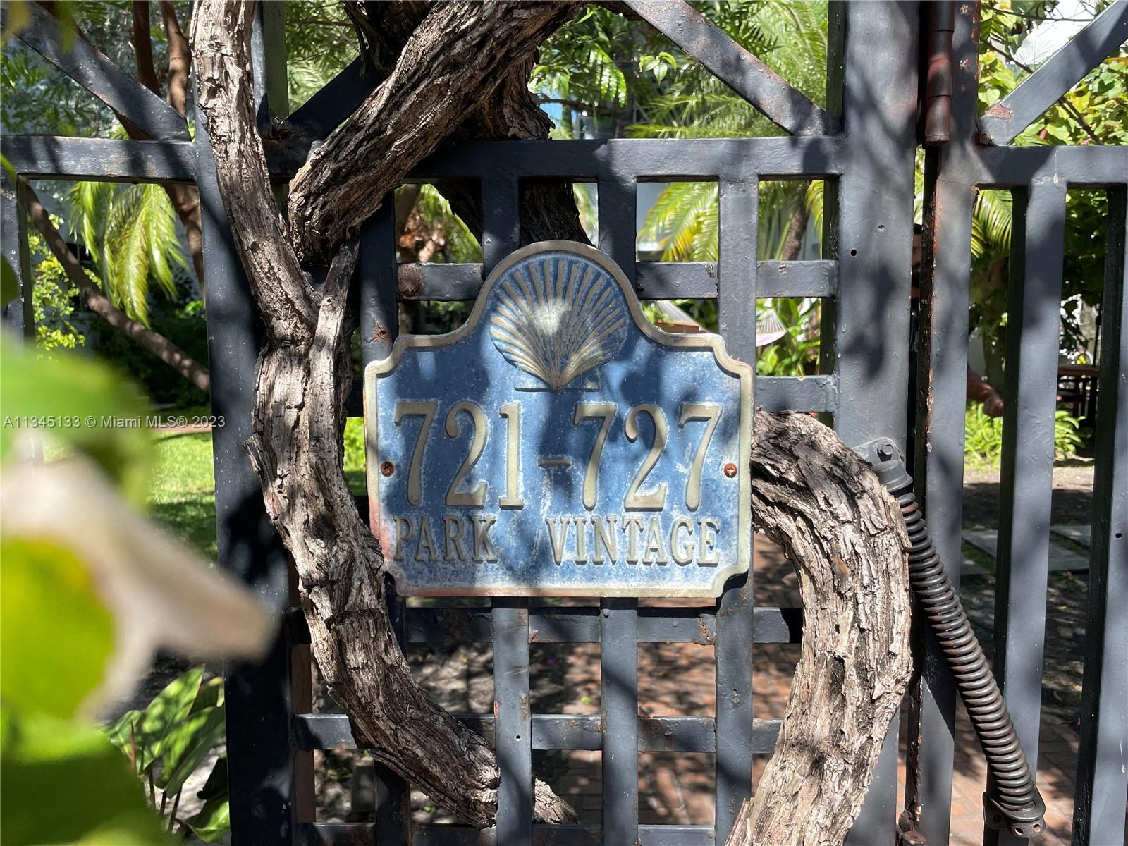 THE PARK VINTAGE CONDO - Residential