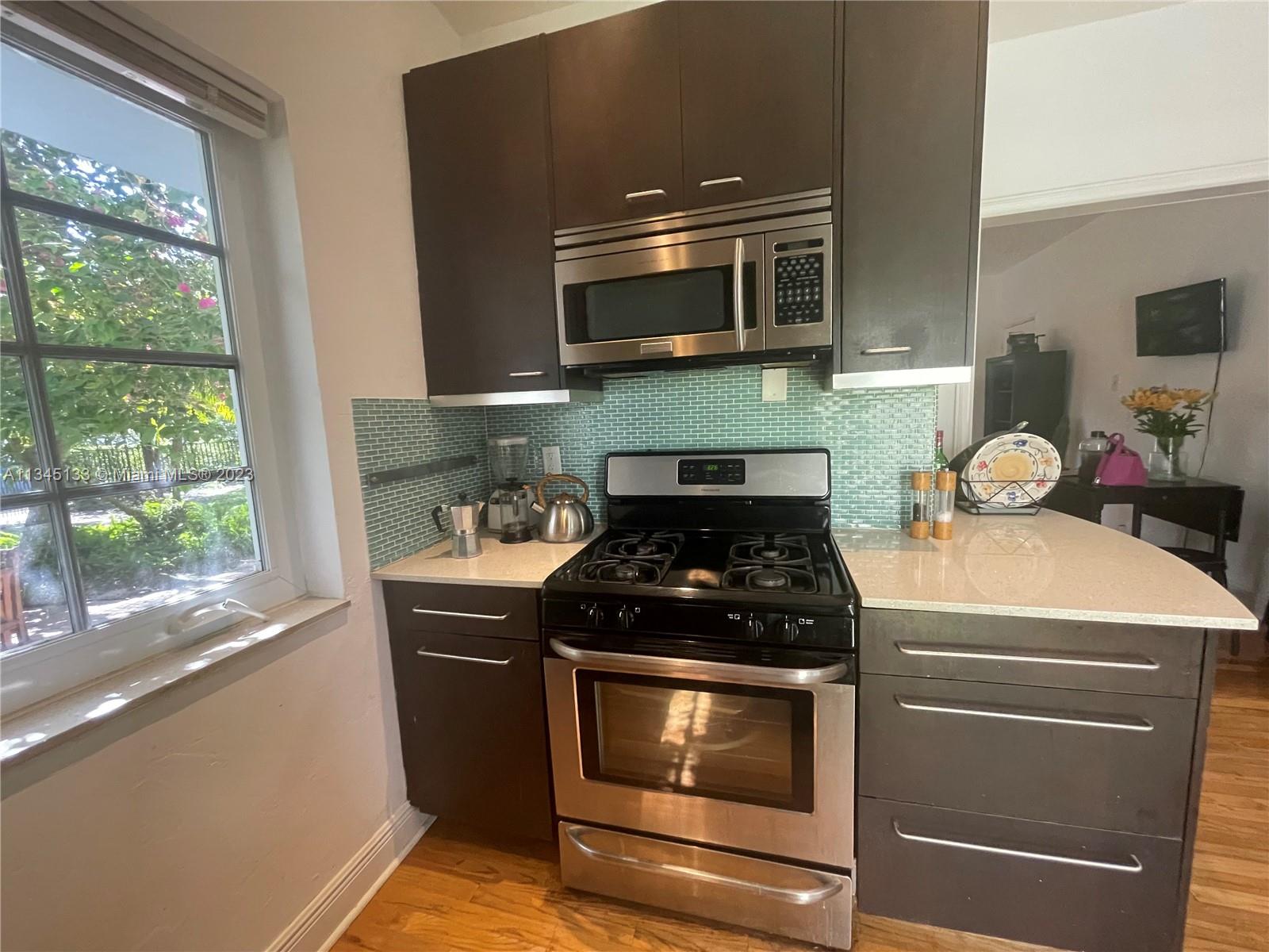 THE PARK VINTAGE CONDO - Residential
