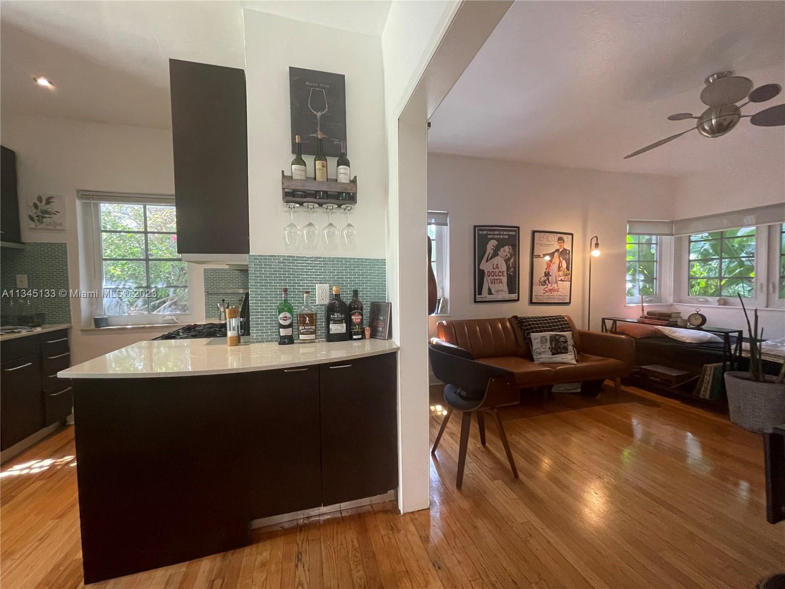 THE PARK VINTAGE CONDO - Residential