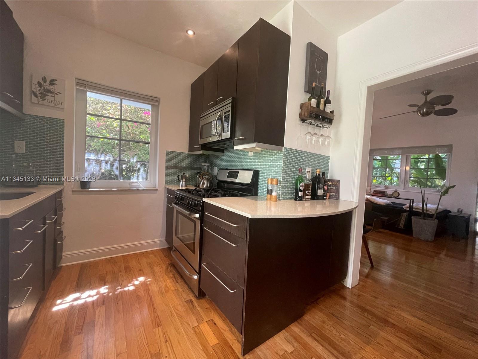 THE PARK VINTAGE CONDO - Residential