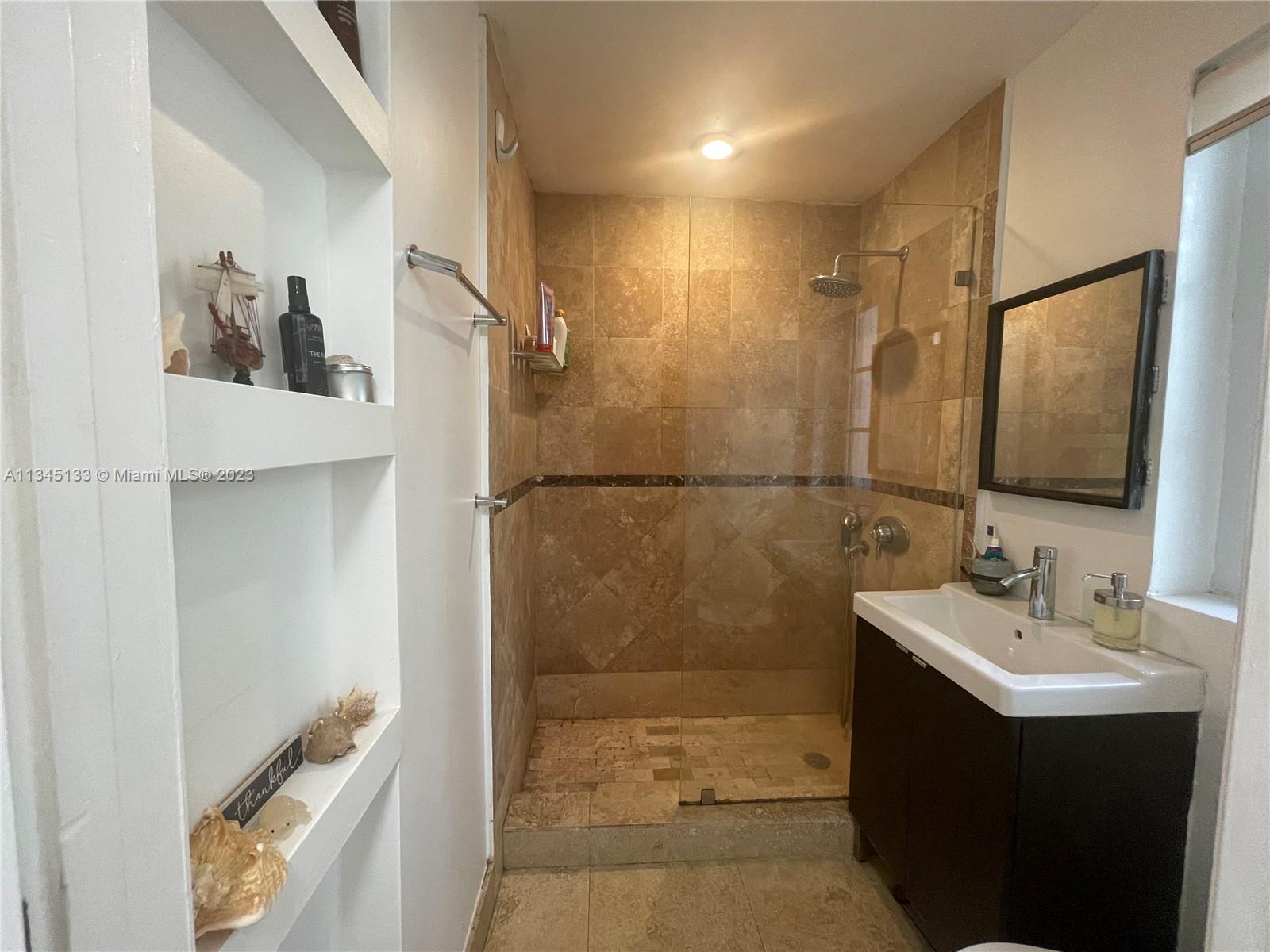 THE PARK VINTAGE CONDO - Residential