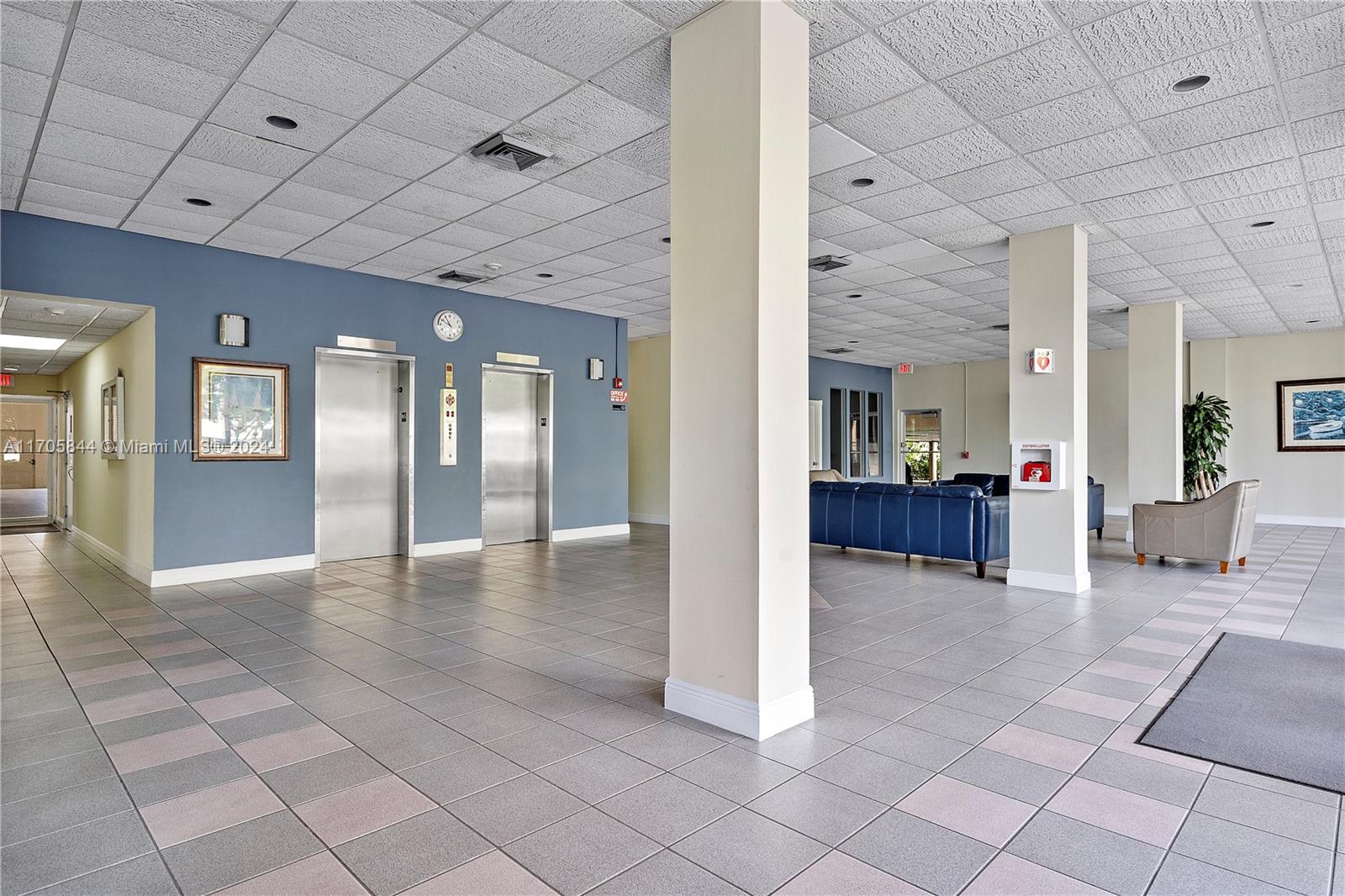 GOLDEN SAILS CONDO - Residential