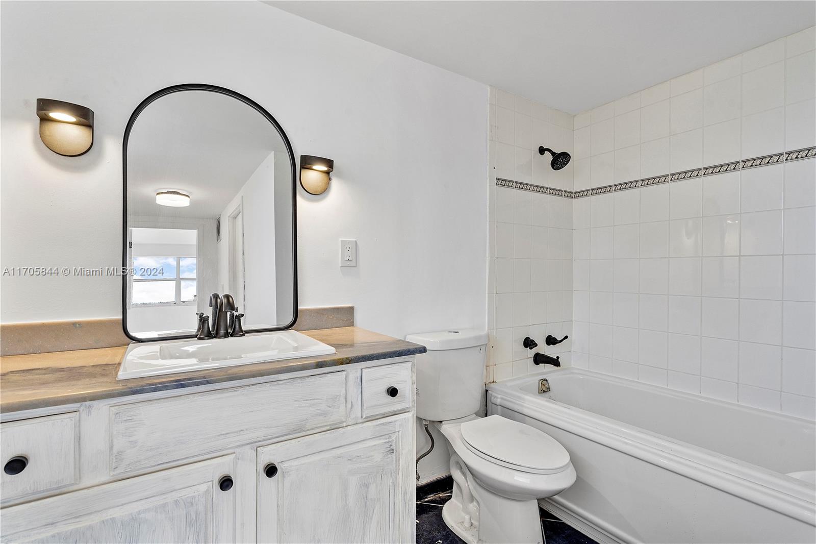 GOLDEN SAILS CONDO - Residential