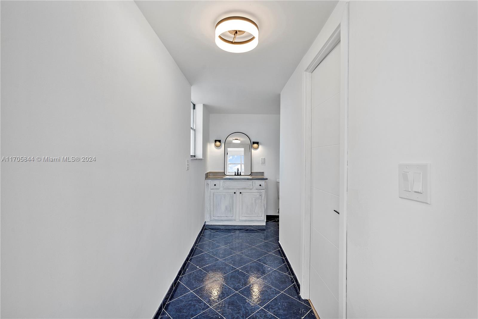 GOLDEN SAILS CONDO - Residential