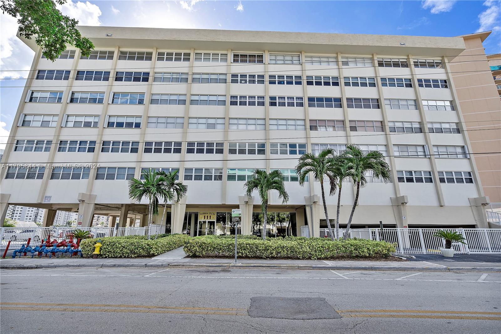 GOLDEN SAILS CONDO - Residential