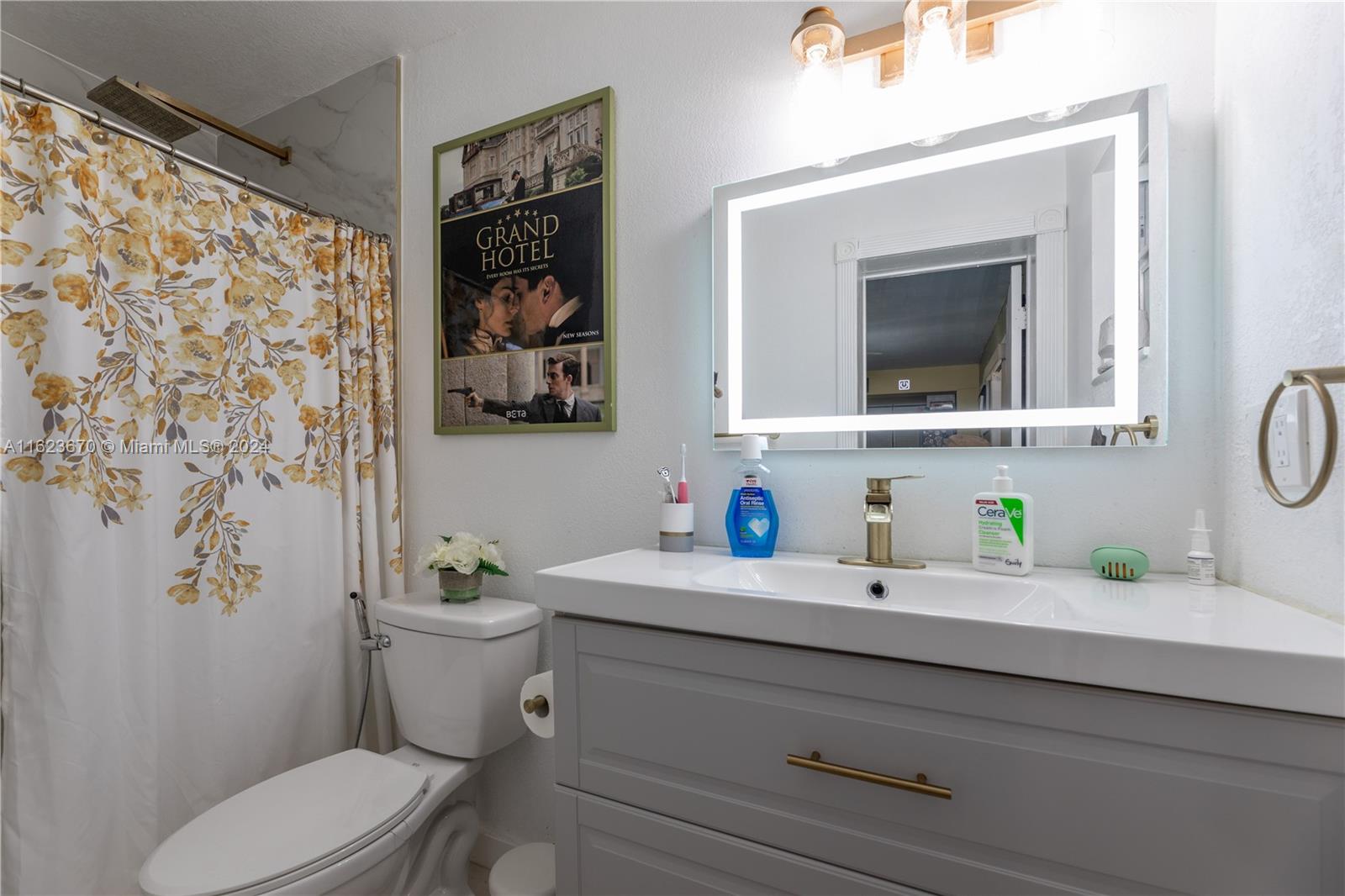 SILVER BLUFF GARDENS - Residential
