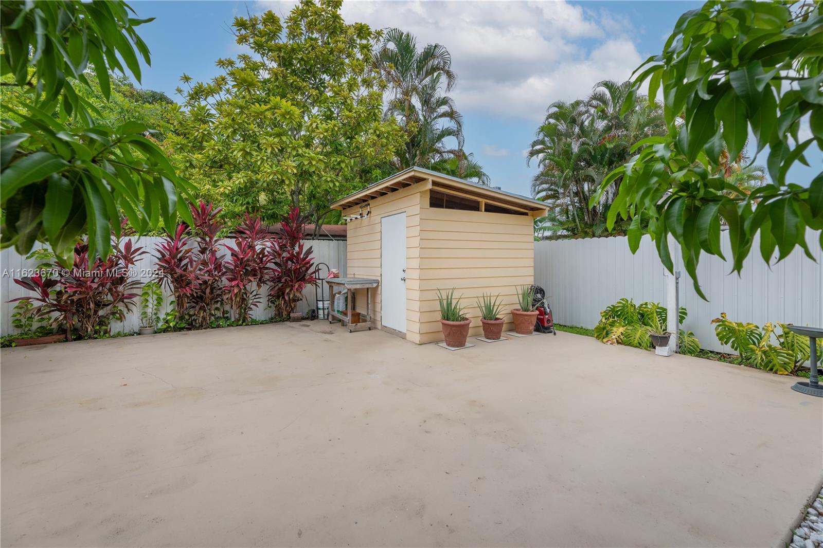 SILVER BLUFF GARDENS - Residential