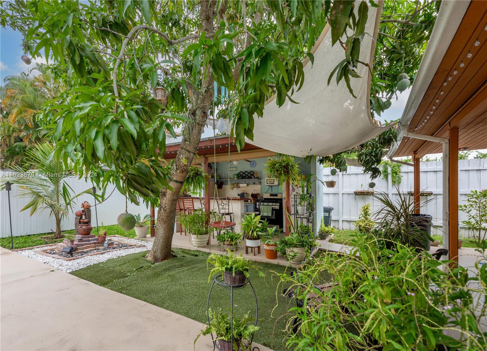 SILVER BLUFF GARDENS - Residential