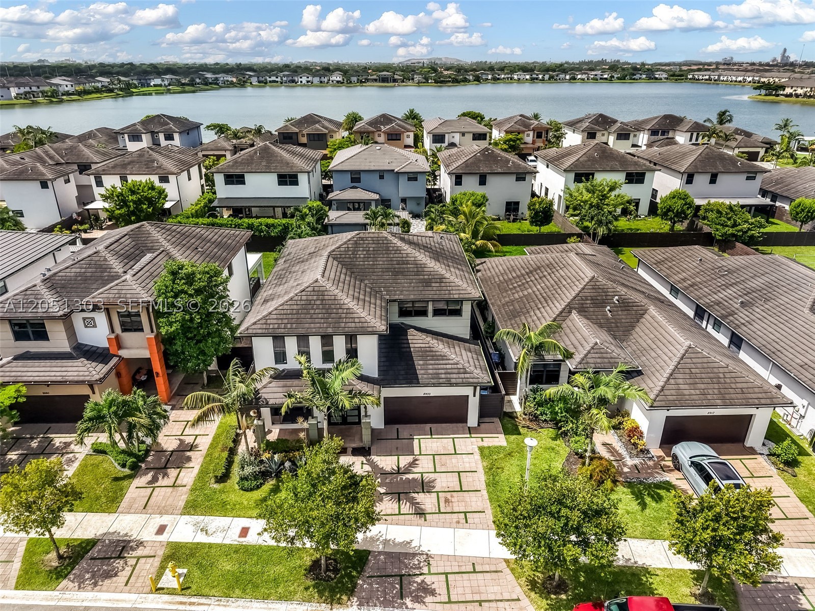 DUNNWOODY LAKE - Residential