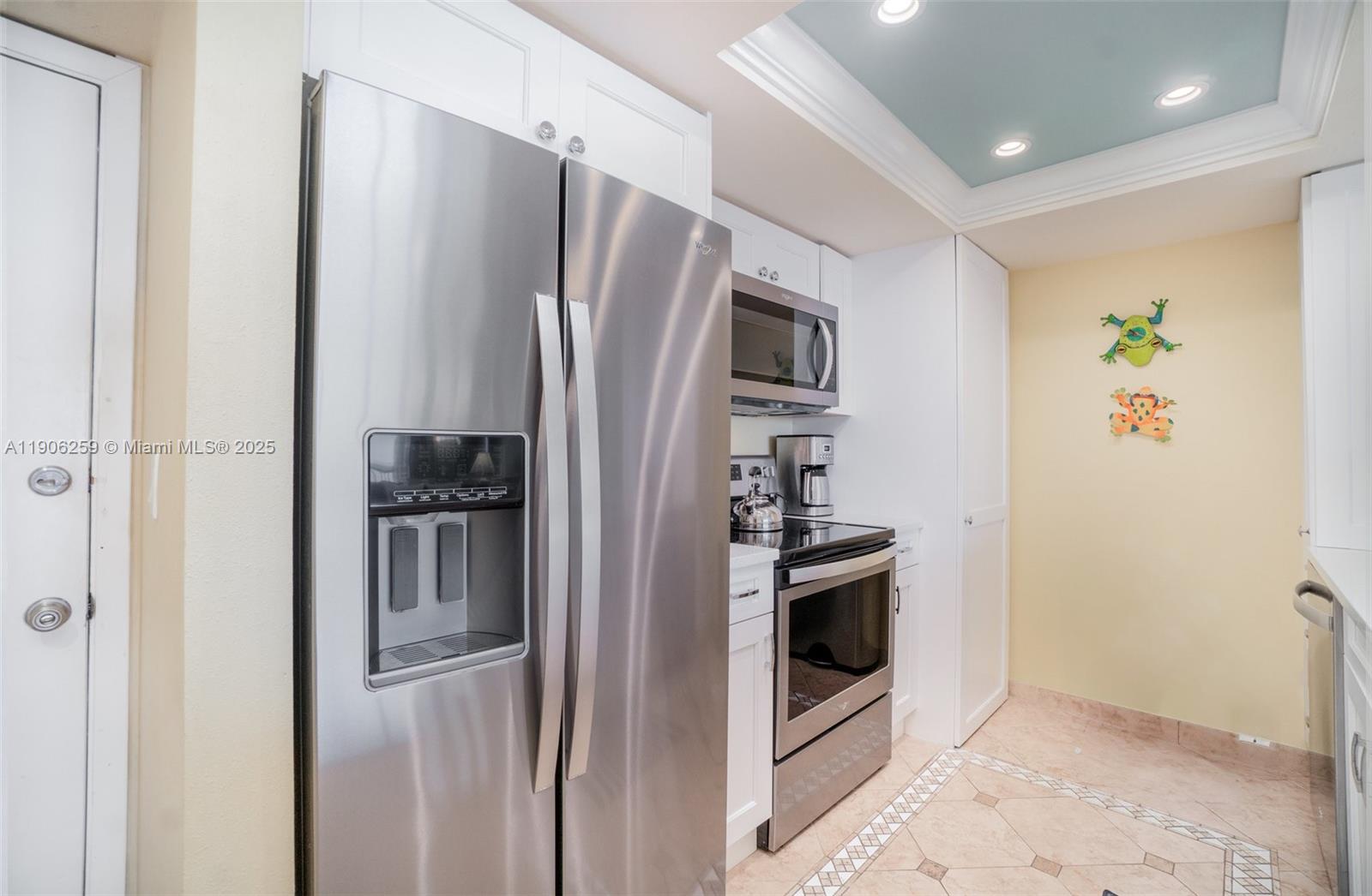 SANIBEL HARBOUR TOWER COND - Residential