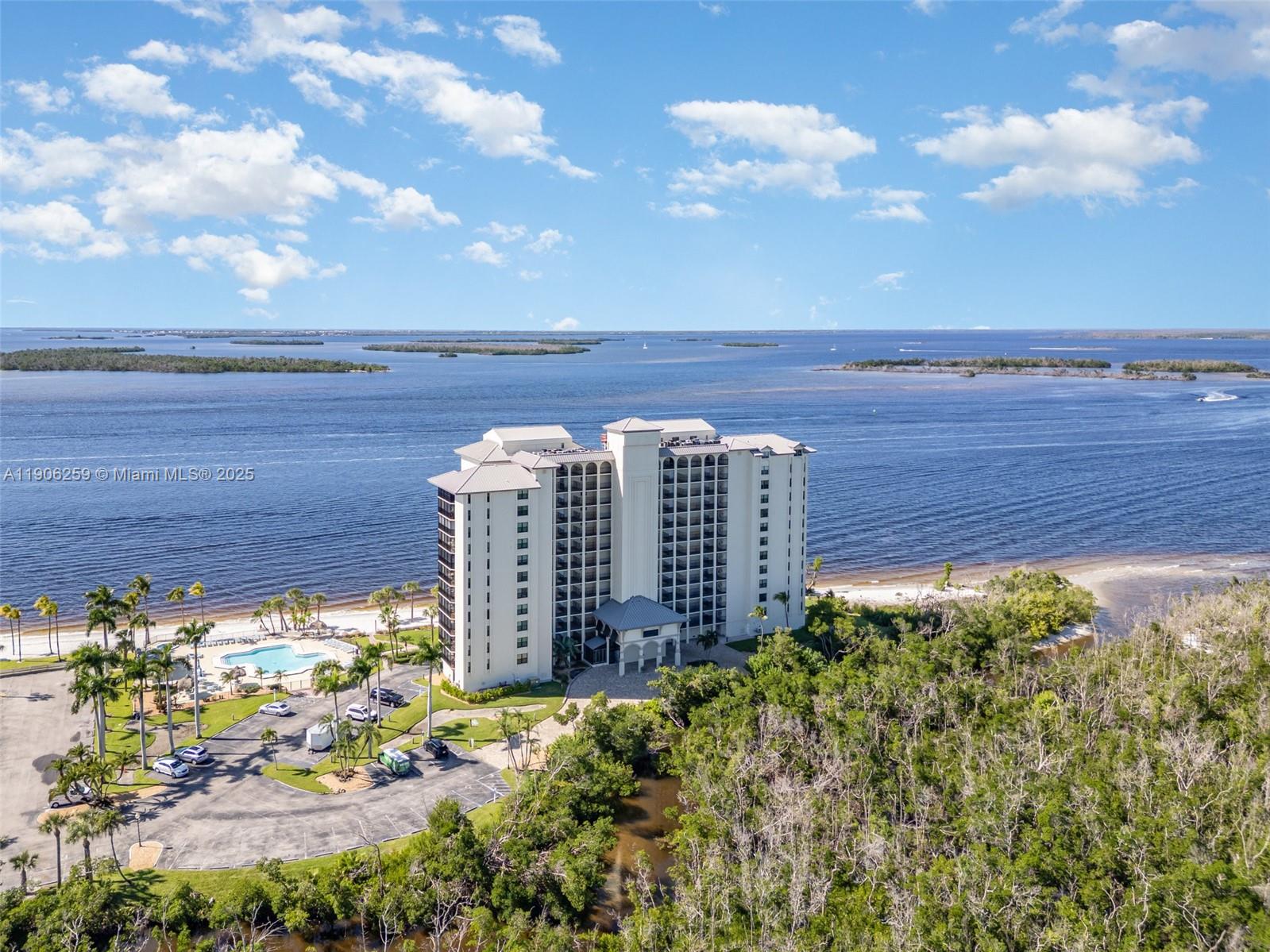 SANIBEL HARBOUR TOWER COND - Residential