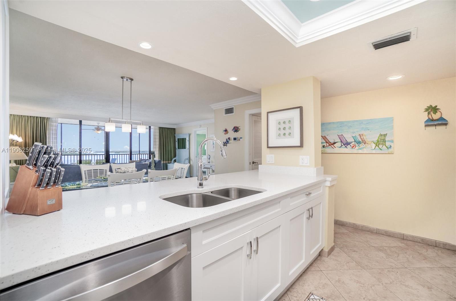 SANIBEL HARBOUR TOWER COND - Residential