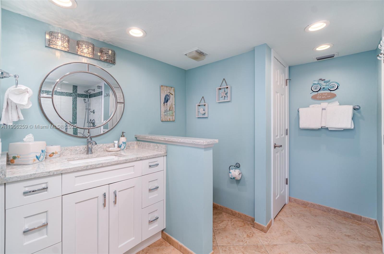 SANIBEL HARBOUR TOWER COND - Residential