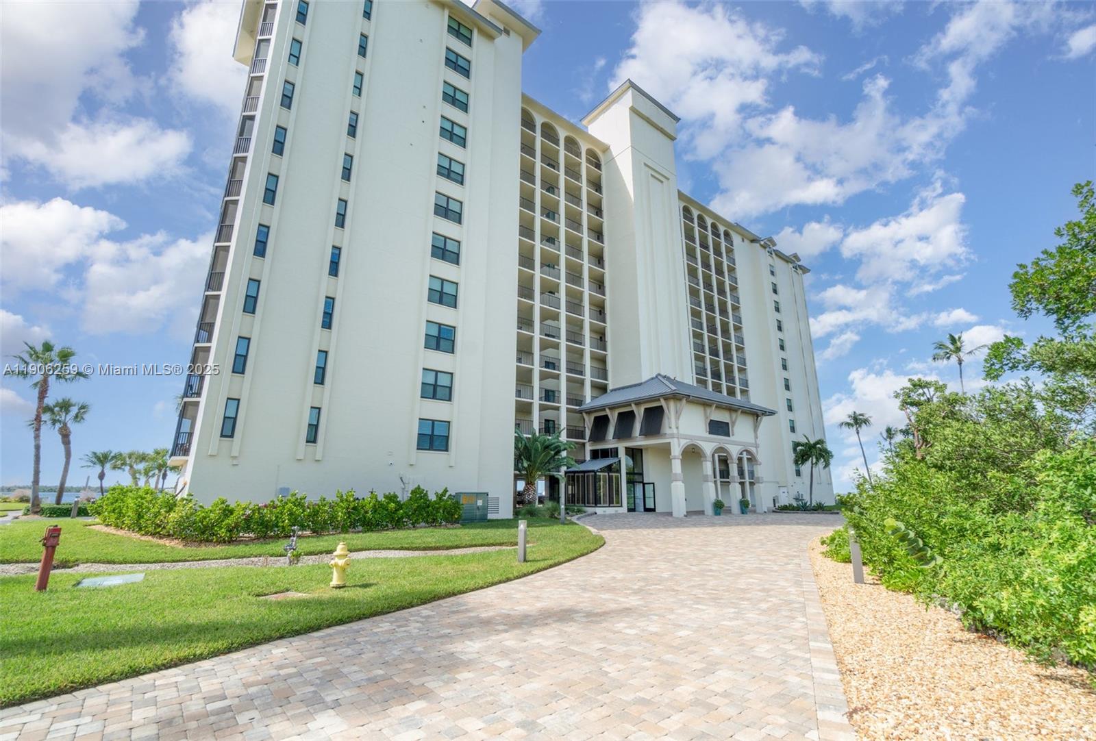 SANIBEL HARBOUR TOWER COND - Residential