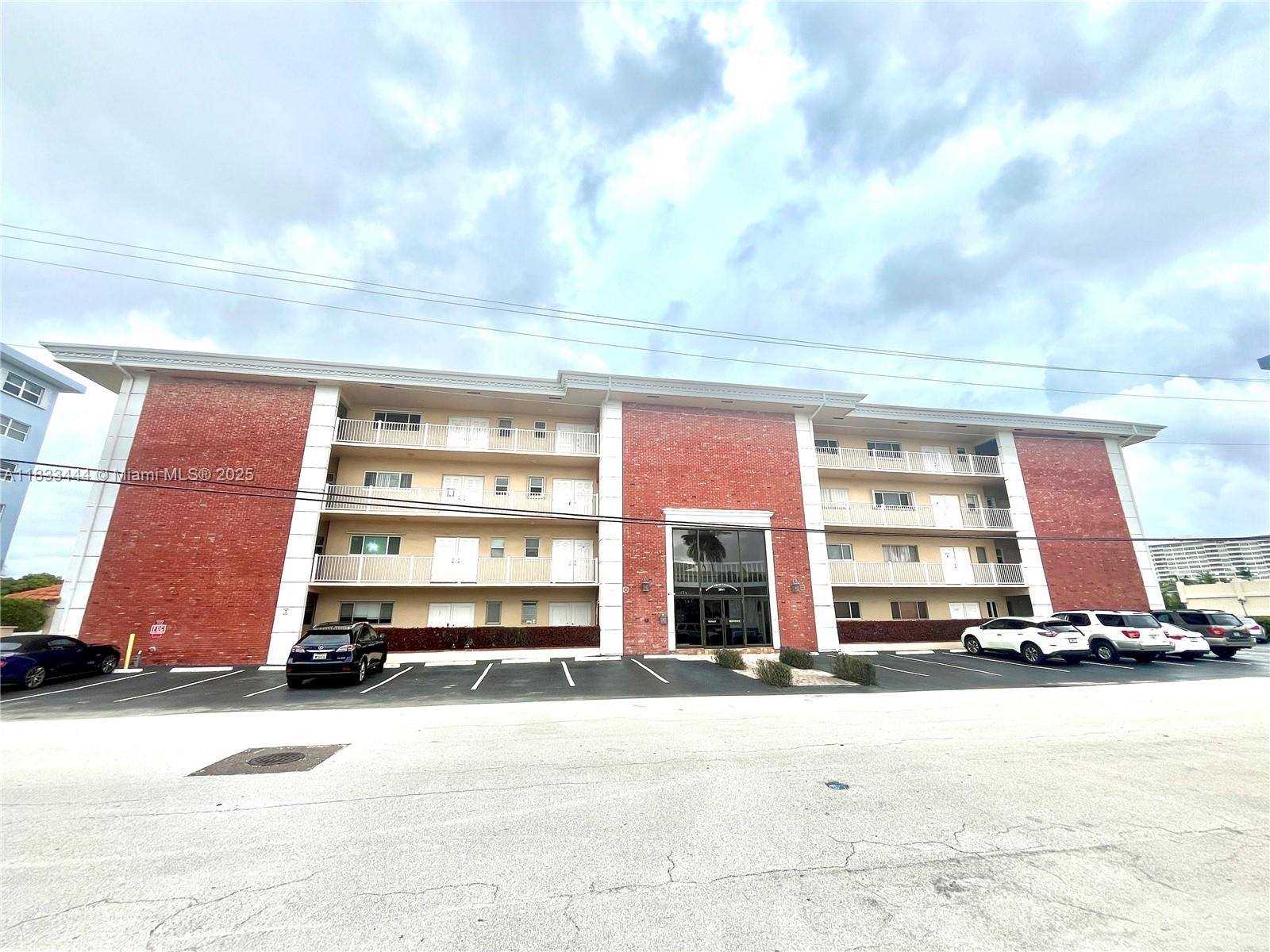 BARCLAY SQUARE CONDO - Residential