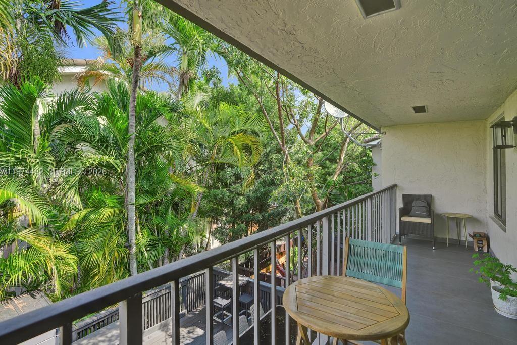 LAKEVIEW TOWNHOUSES CONDO - Residential