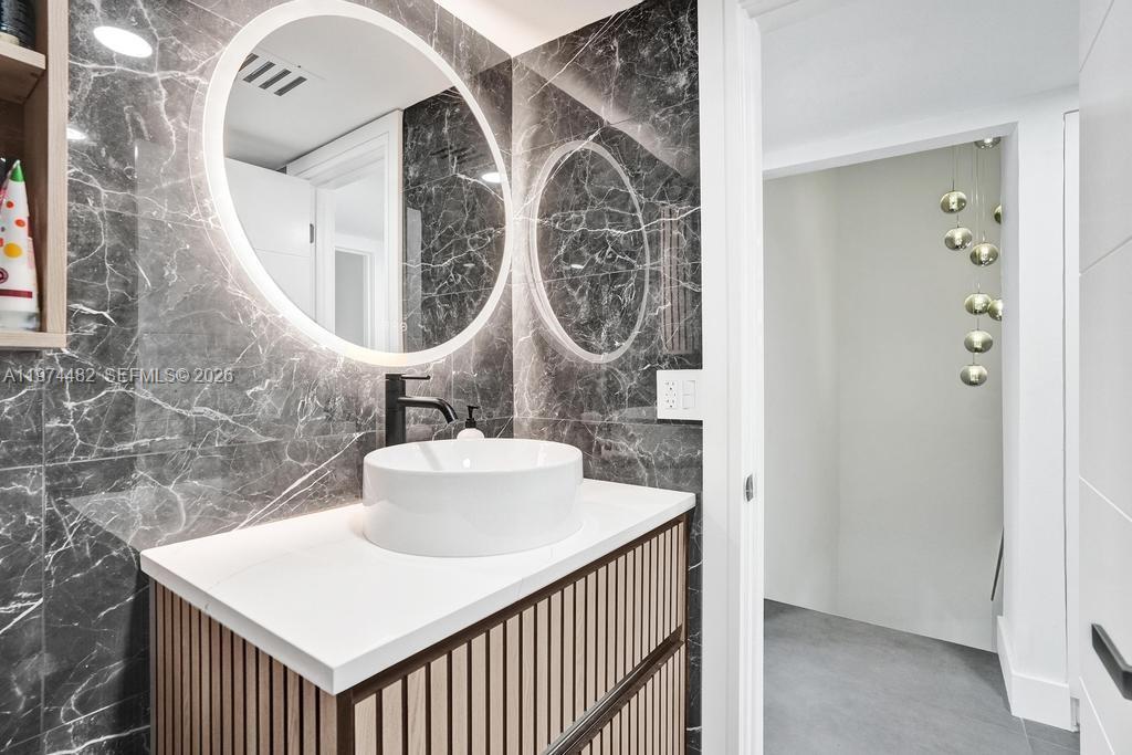 LAKEVIEW TOWNHOUSES CONDO - Residential