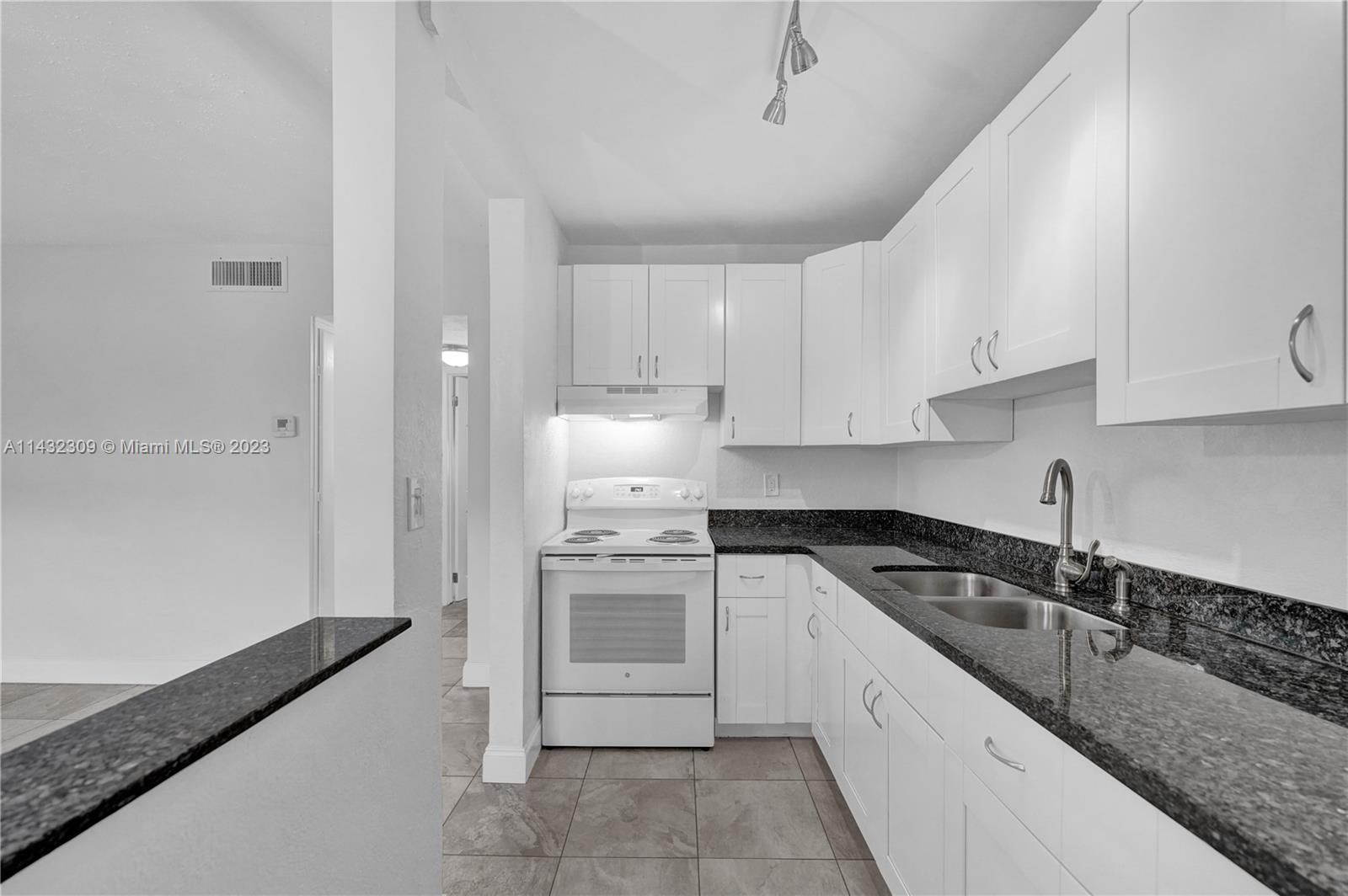 BUCKINGHAM CONDO - Residential Lease