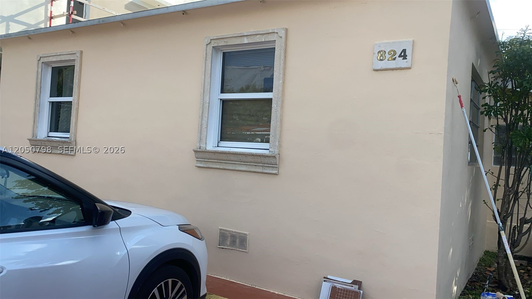 This is one of the best locations in Miami Beach for Developers, extraordinary Property walking distance to Beaches and Miami attractions. great Tenants meanwhile you decide your new project. This area is also full of restaurants and shops. Don't miss this one.