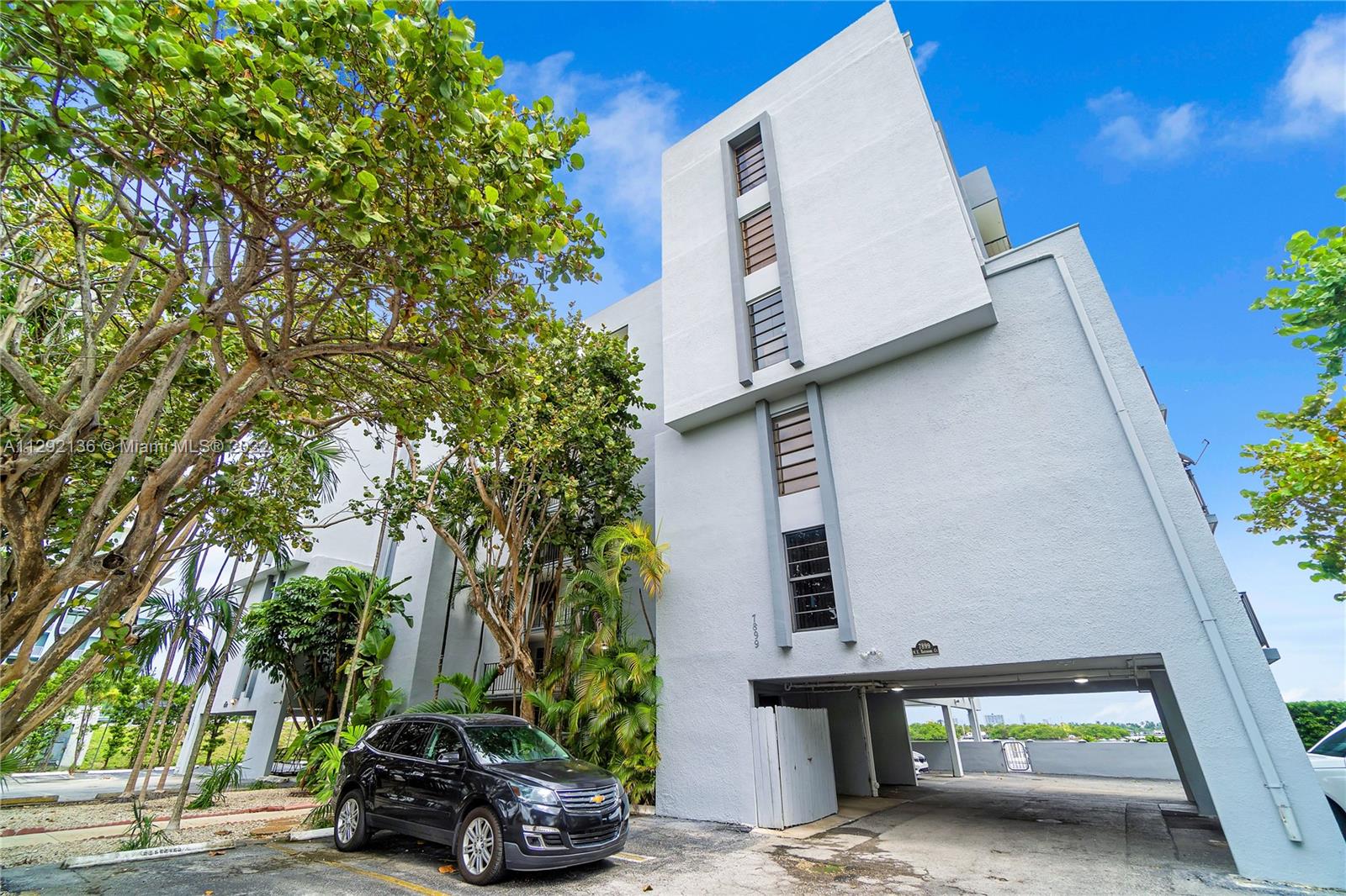 LAS OLAS CONDO - Residential