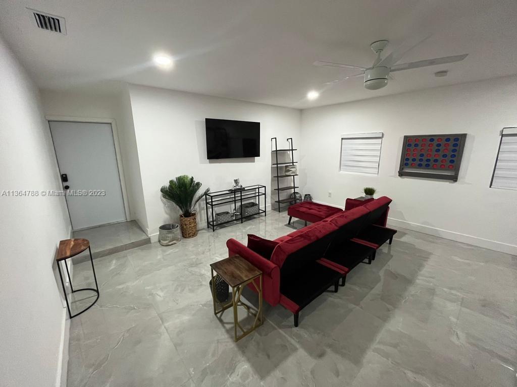SCOTT LAKE MANOR SEC 3 - Residential