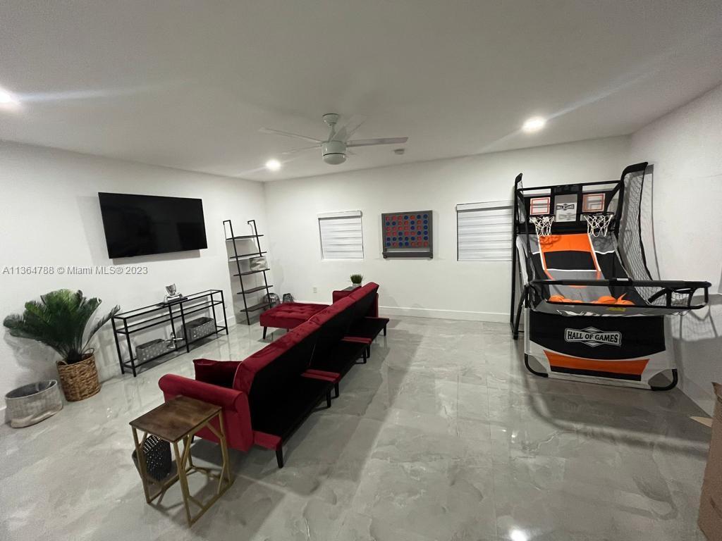 SCOTT LAKE MANOR SEC 3 - Residential