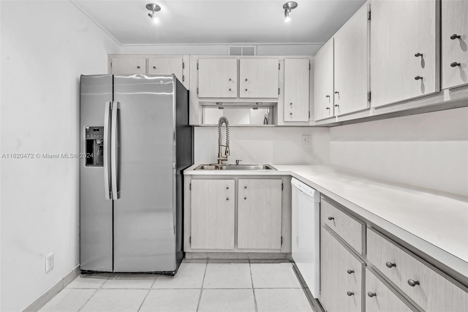 OLYMPUS CONDO PHASE - Residential