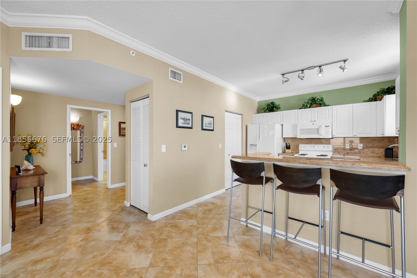 TOWER CONDO AT CITYPLACE - Residential