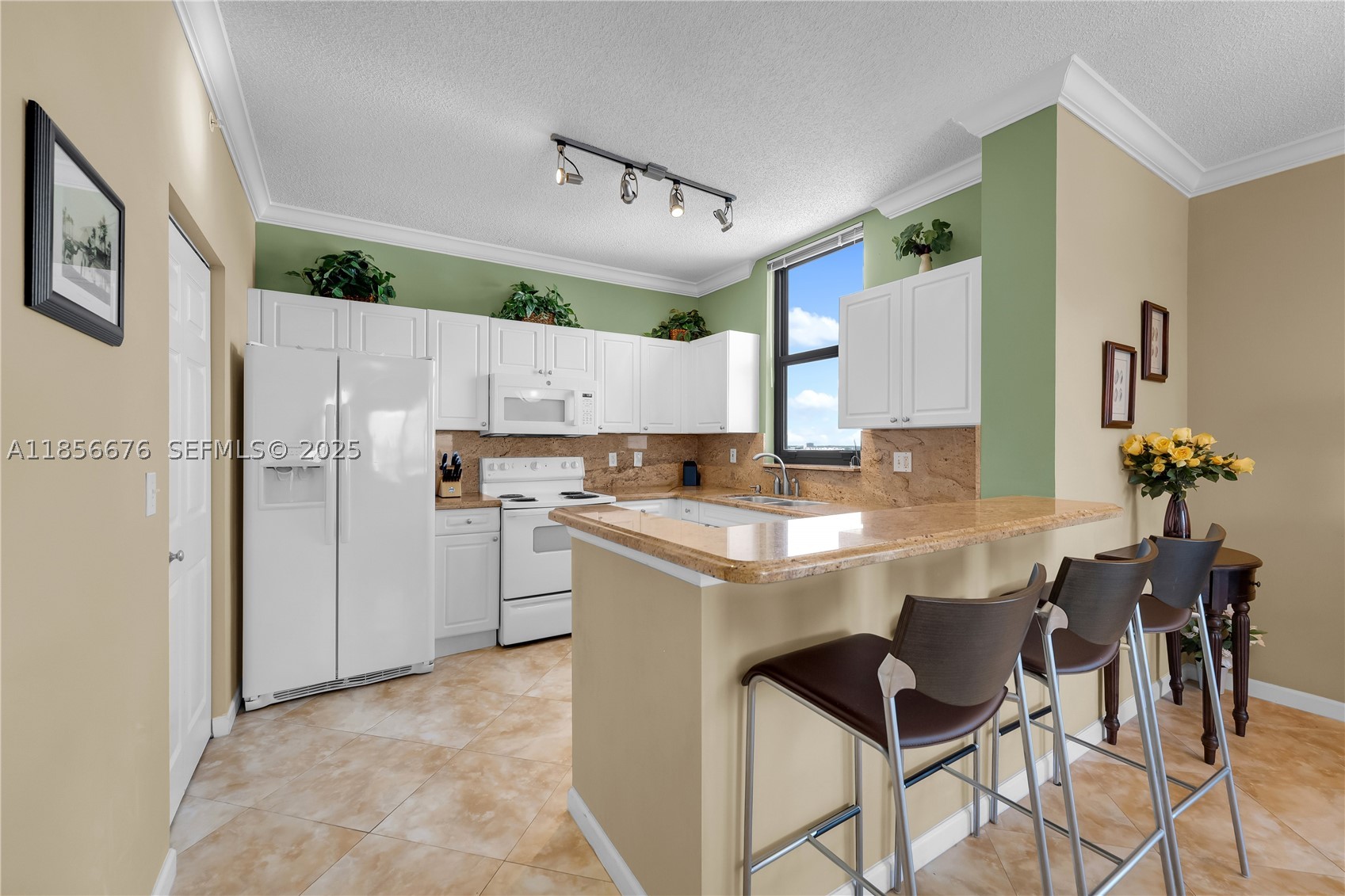 TOWER CONDO AT CITYPLACE - Residential