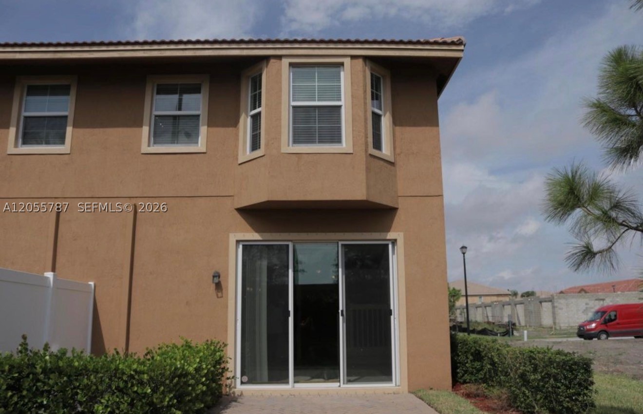 COLONY RESERVE AT LAKE WO - Residential Lease
