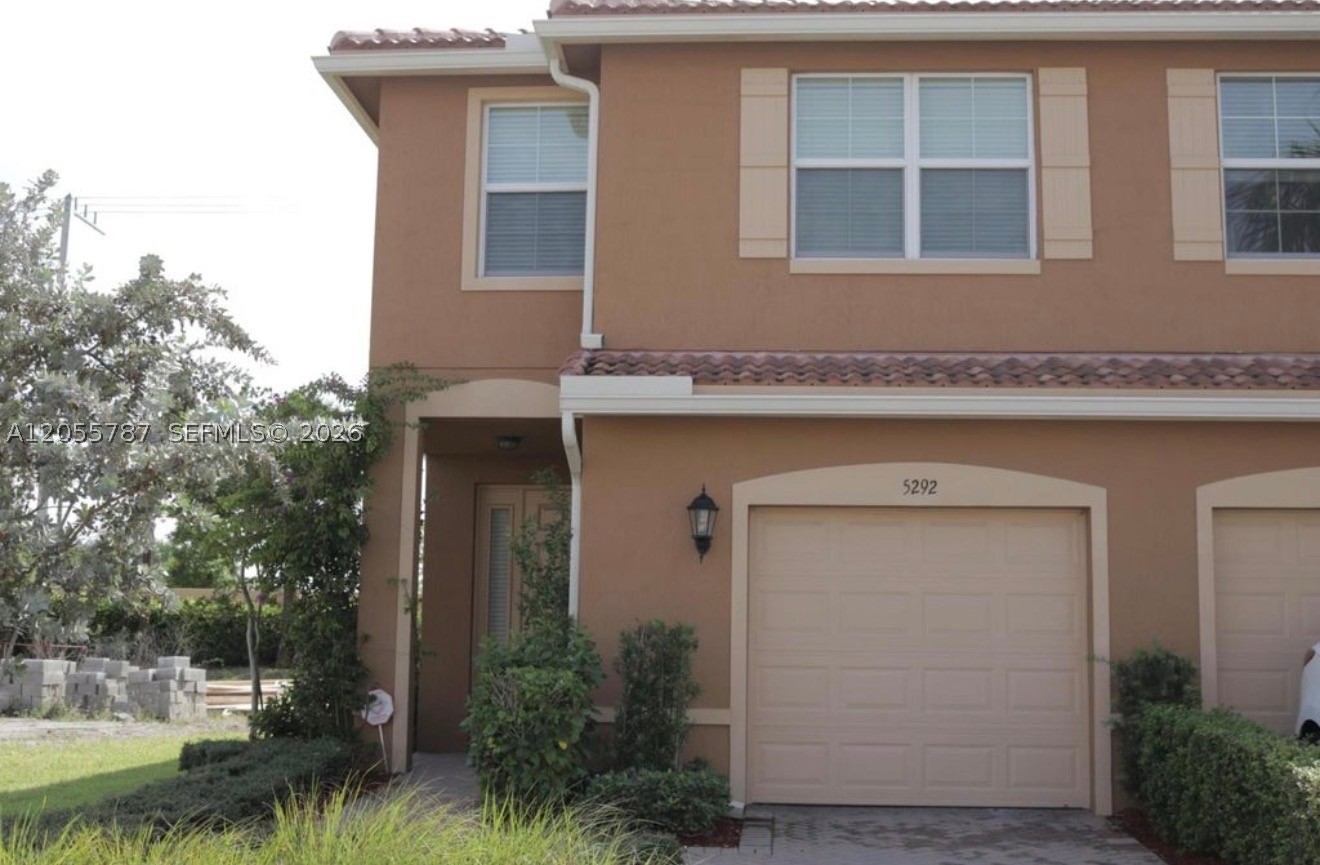 COLONY RESERVE AT LAKE WO - Residential Lease