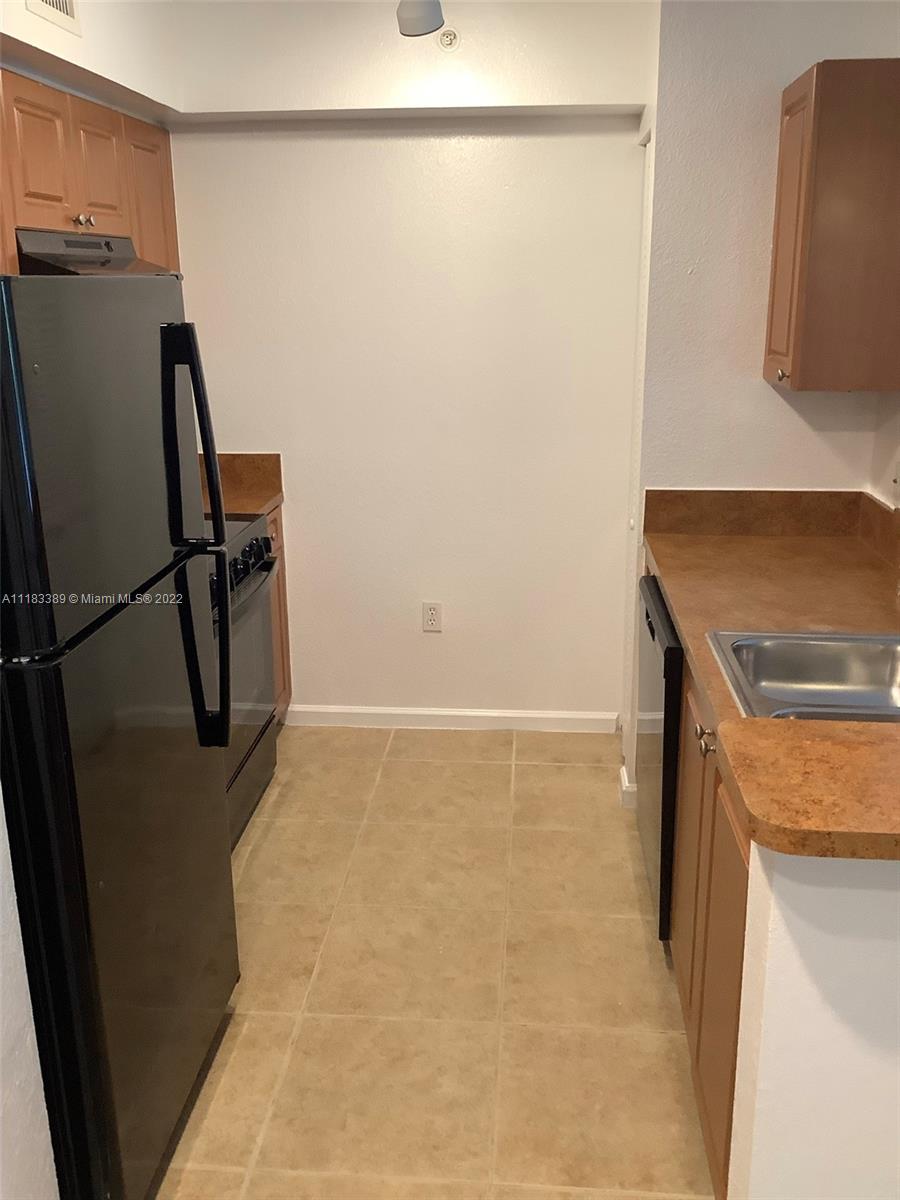 VISTA TRACE 7 CONDO - Residential Lease