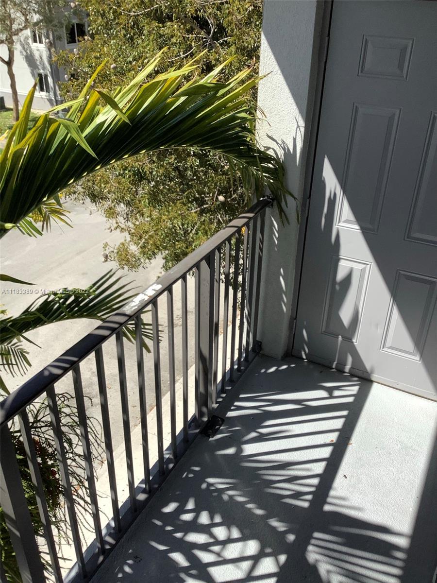 VISTA TRACE 7 CONDO - Residential Lease