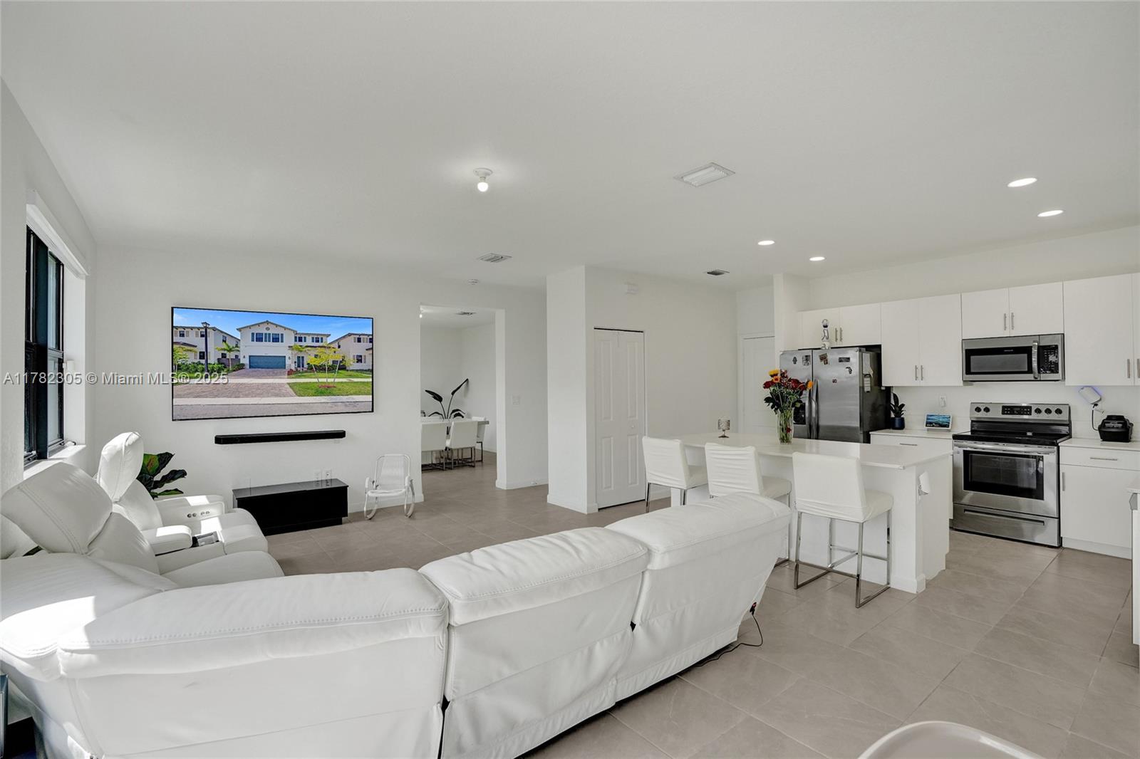 KENDALL ASSEMBLAGE NORTH - Residential