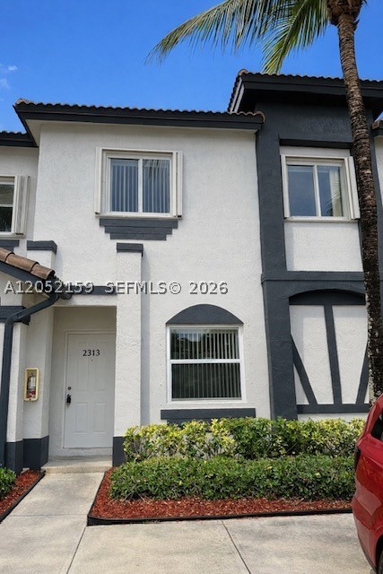Magnificent!!! Great location in the heart of Homested, this spacious 2 level townhouse feature 3 Bed/2.5 Baths, 2 Parking Spaces, New vinyl floor. Private small patio, Community Offers security gate 24/7. Located close to schools, shoppig, and quick access to main roads.