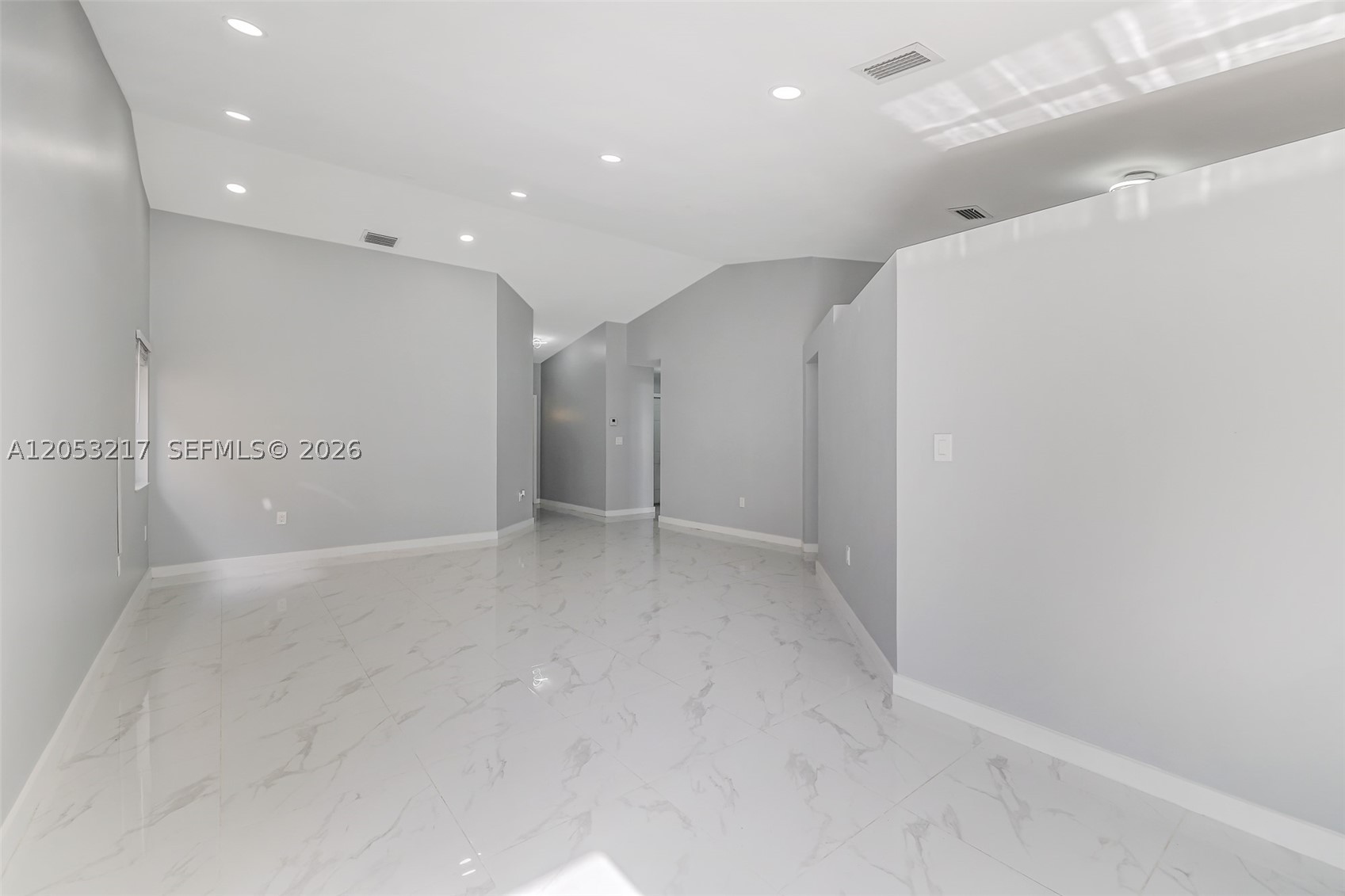 WEITZER COUNTRY HOMES - Residential Lease