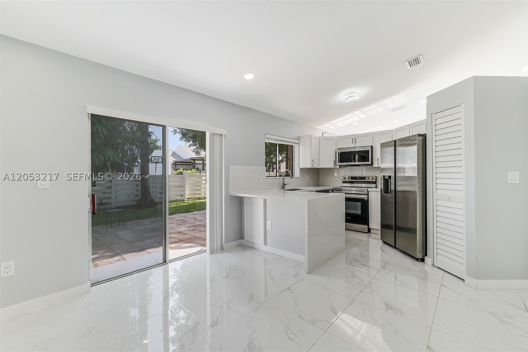WEITZER COUNTRY HOMES - Residential Lease