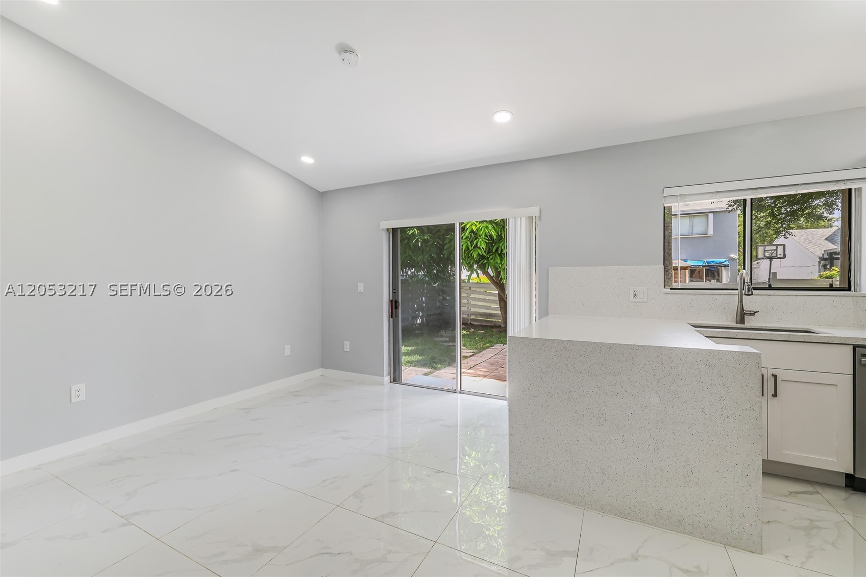 WEITZER COUNTRY HOMES - Residential Lease