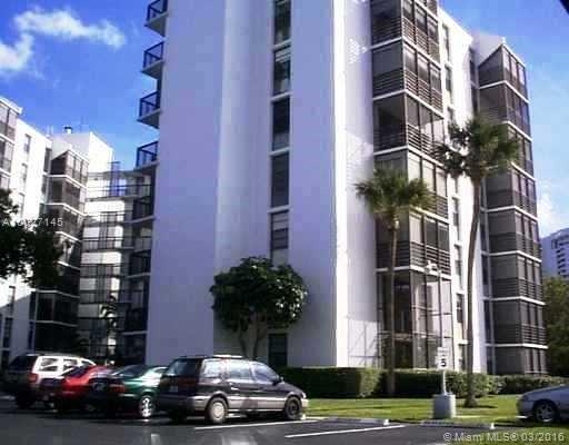 Spacious 1 bedroom 1.5 bathroom in the heart of aventura, Facing Turnberry Golf Course, Wood floors, newer a/ac, tastefully furnished and decorated, building offers: pool, gym, BBQ area. Close to aventura mall, waterways, Gulstream park, restaurant. best price unit! UNFURNISHED OR FURNISHED