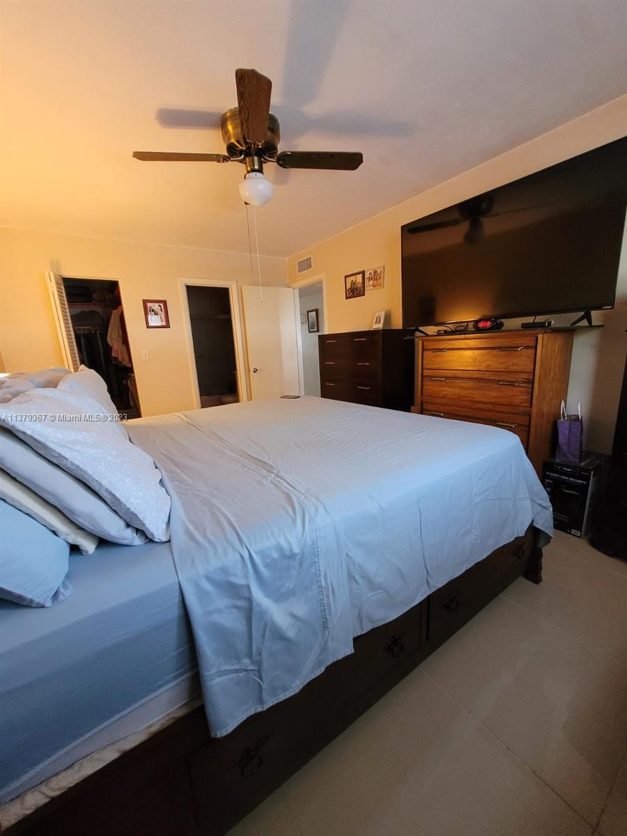 BEVERLY HILLS CONDO NUMBE - Residential