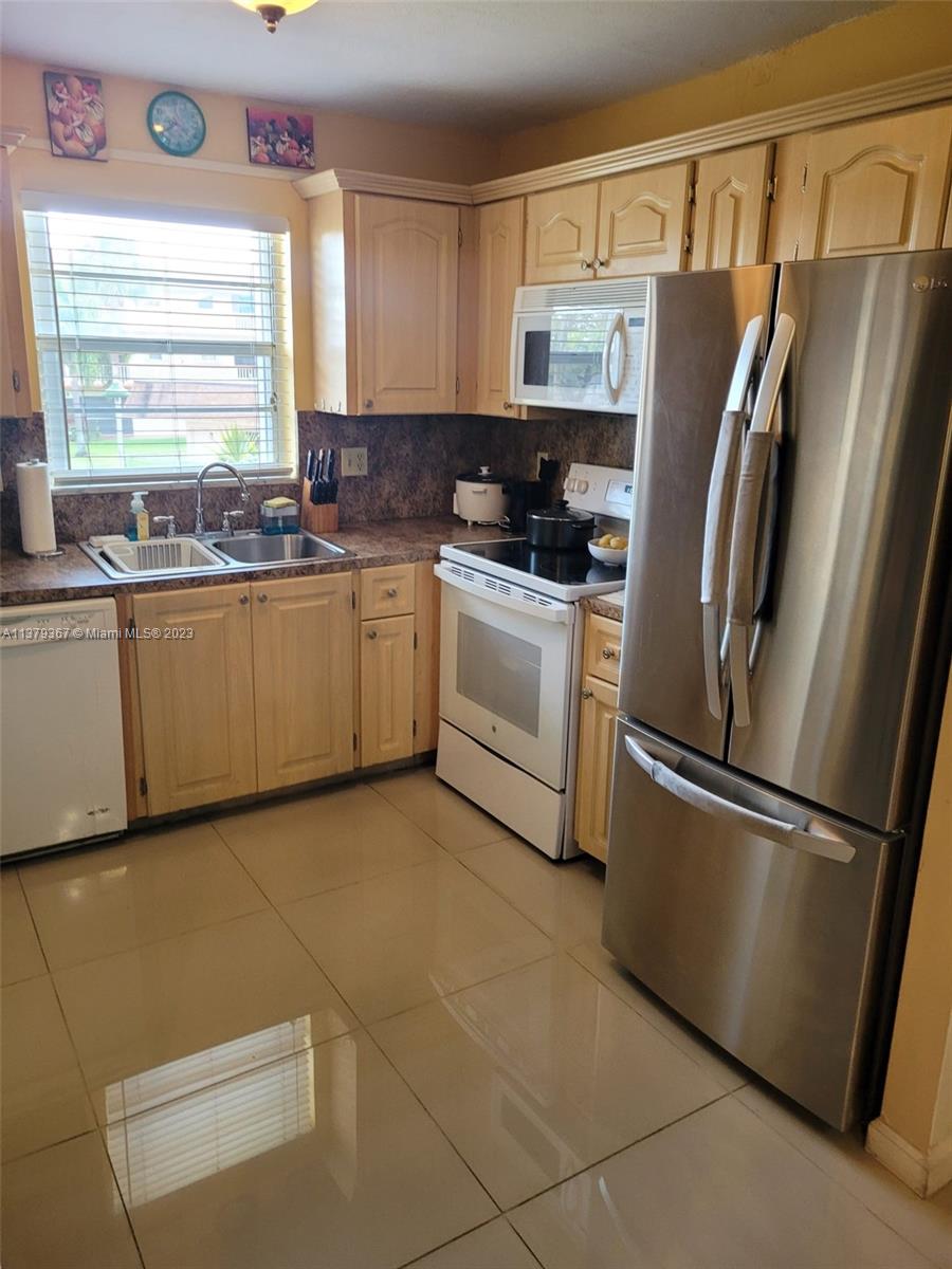 BEVERLY HILLS CONDO NUMBE - Residential