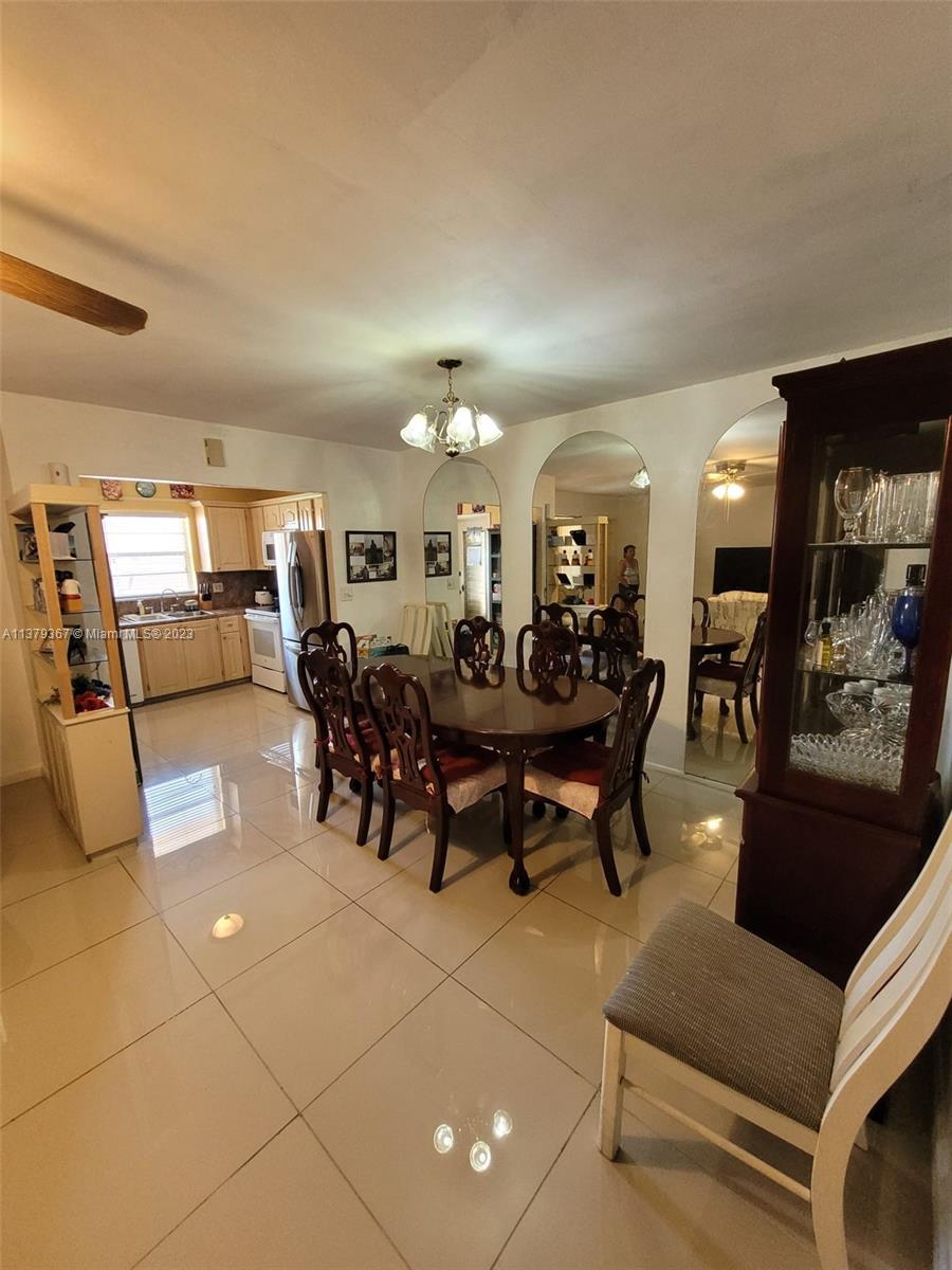 BEVERLY HILLS CONDO NUMBE - Residential