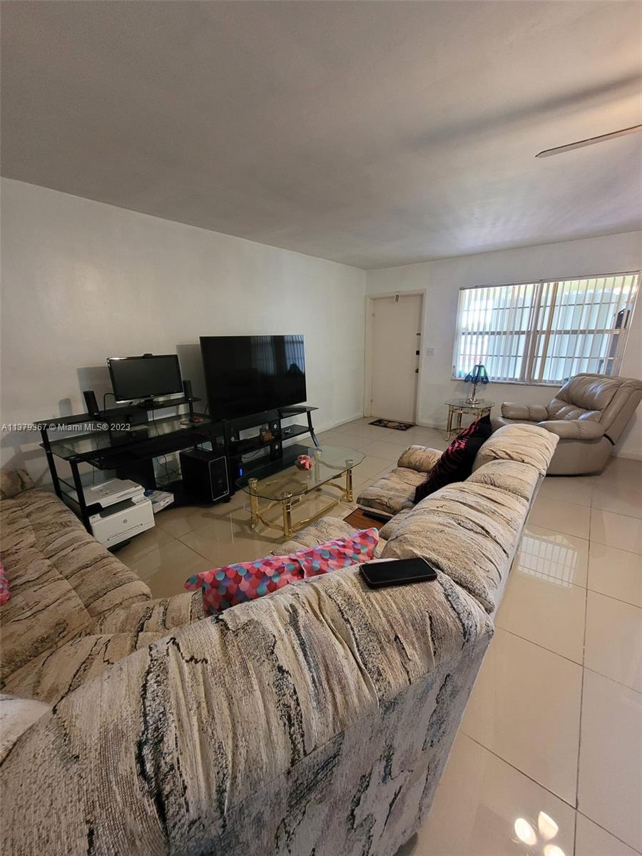 BEVERLY HILLS CONDO NUMBE - Residential