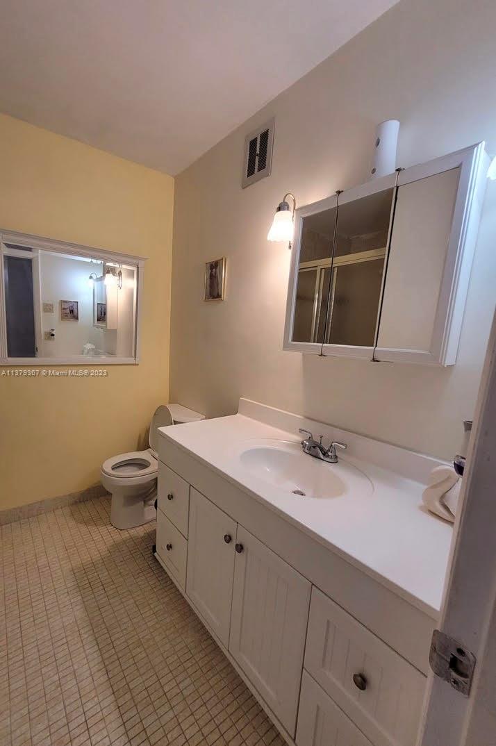 BEVERLY HILLS CONDO NUMBE - Residential