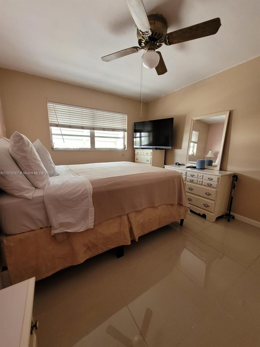 BEVERLY HILLS CONDO NUMBE - Residential
