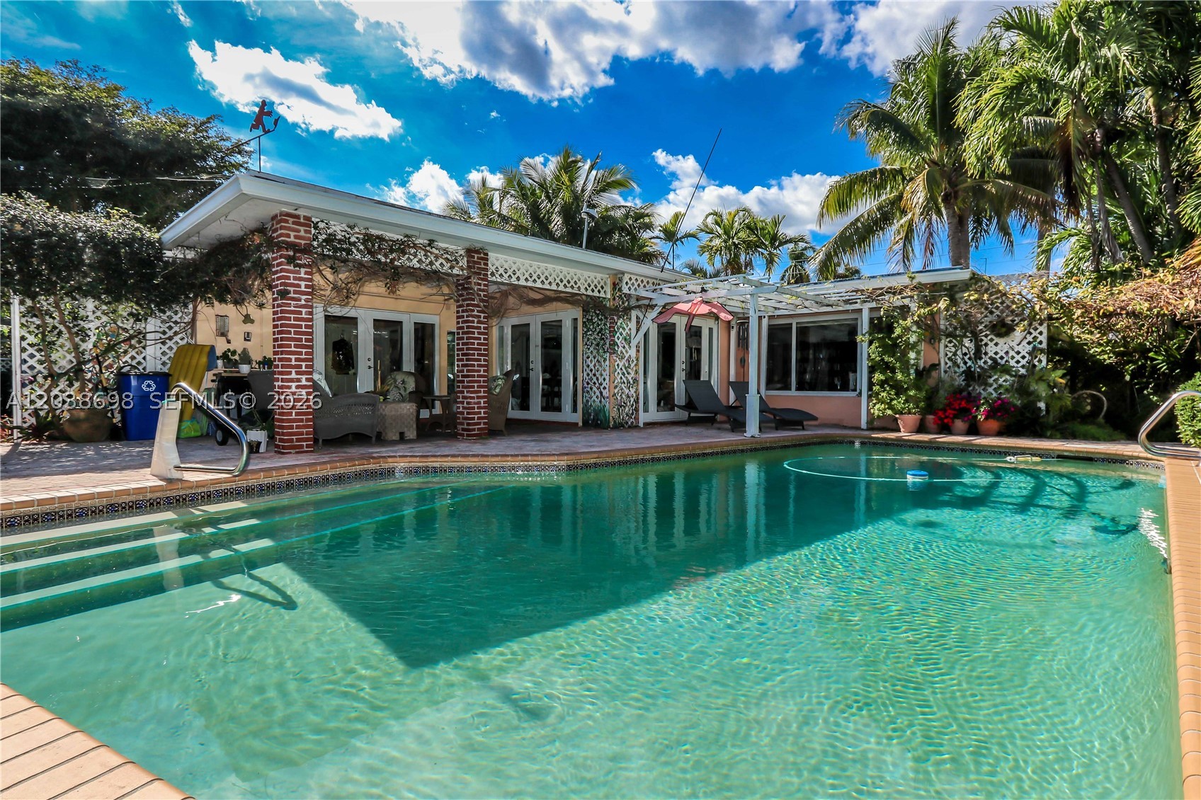 HOLLYWOOD LAKES SECTION - Residential