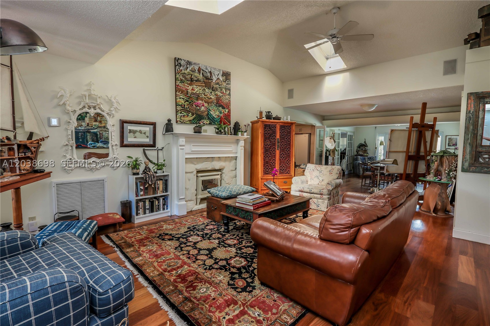 HOLLYWOOD LAKES SECTION - Residential